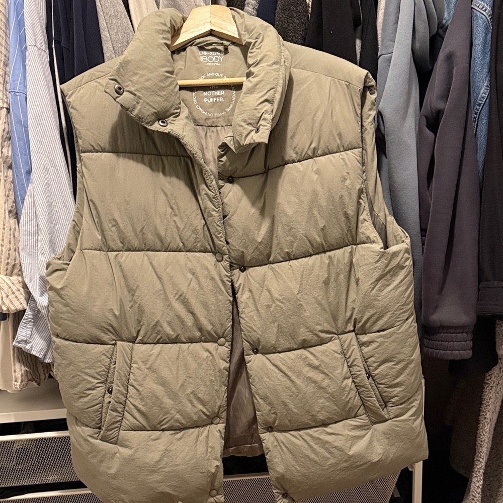 Cotton on the mother puffer vest jacket olive green